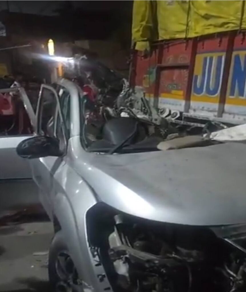 Four killed as speeding SUV rams into truck – Prashant News